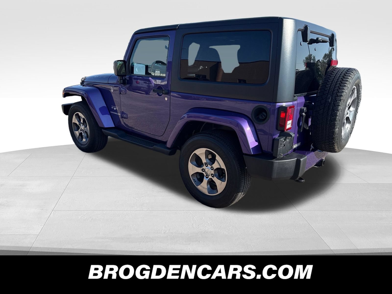 Used 2017 Jeep Wrangler Sahara w/ Connectivity Group AWD/4WD image 9