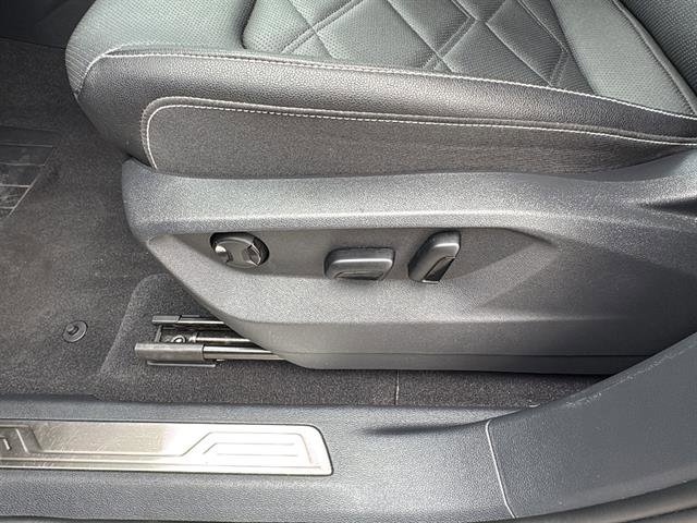 Certified 2025 Volkswagen Atlas SE image 16