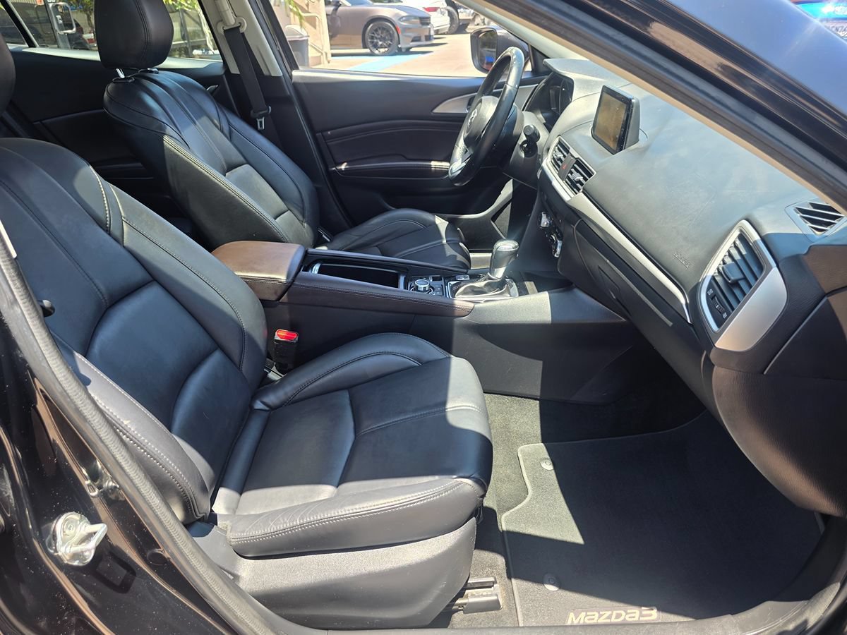Used 2018 MAZDA MAZDA3 Touring FWD image 14