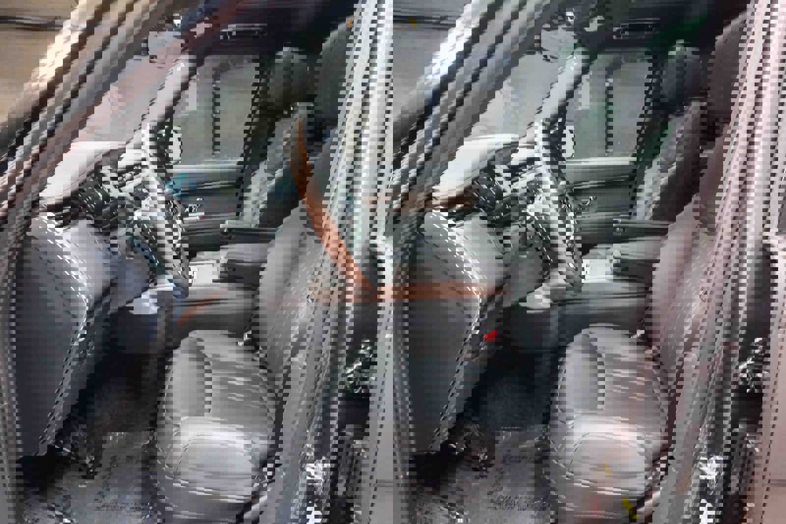 Used 2025 Land Rover Range Rover Long Wheelbase Autobiography image 16