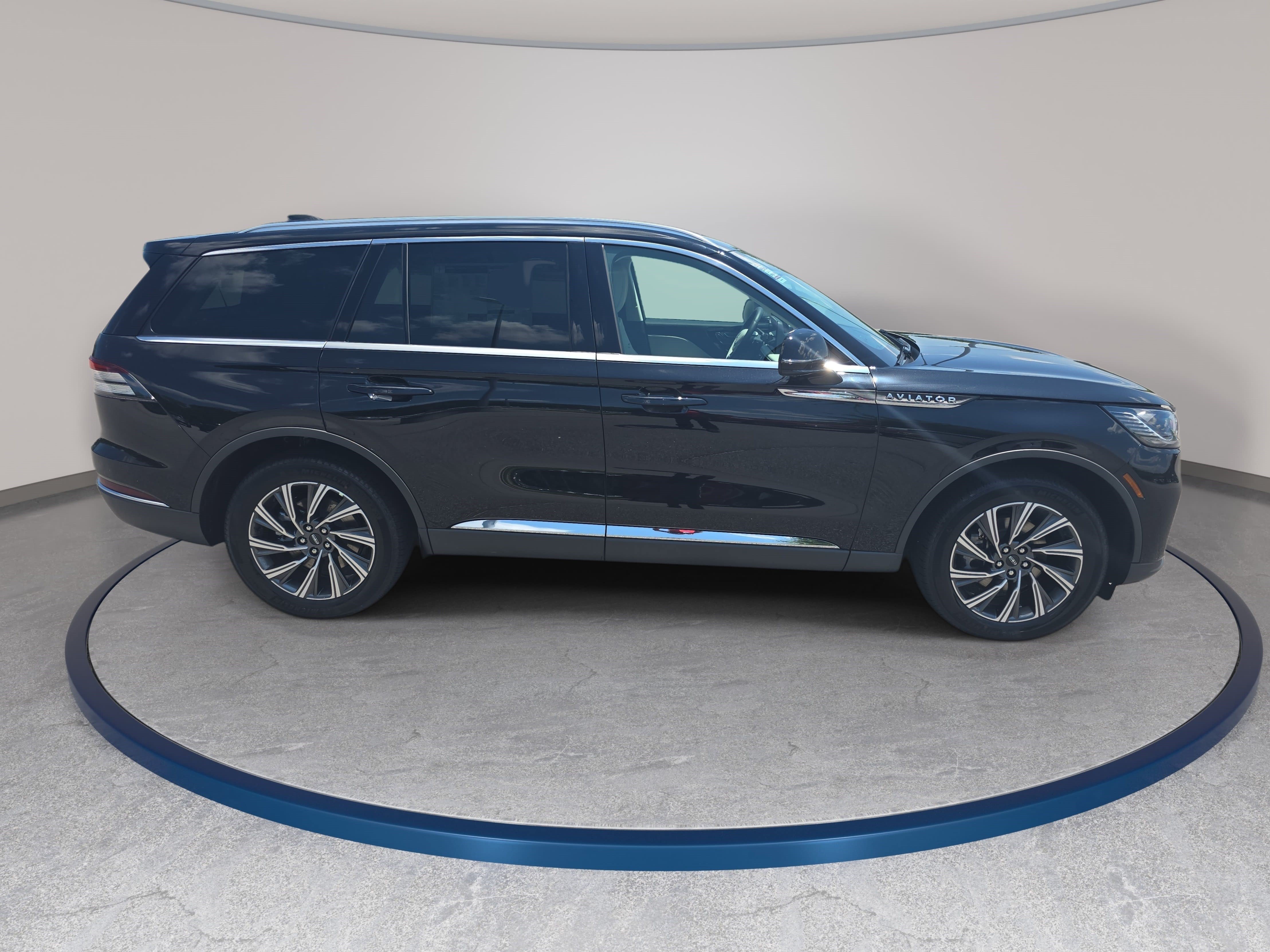 New 2026 Lincoln Aviator AWD image 4