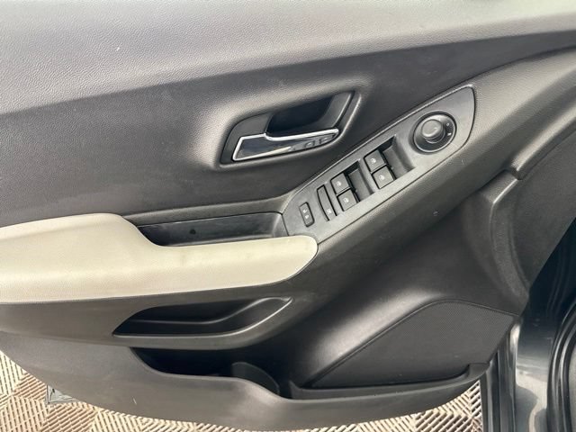 Used 2019 Chevrolet Trax LT w/ Driver Confidence Package FWD image 18