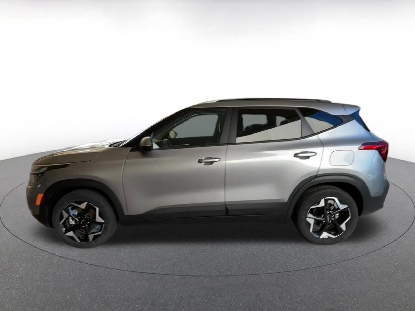 Used 2025 Kia Seltos S FWD image 9