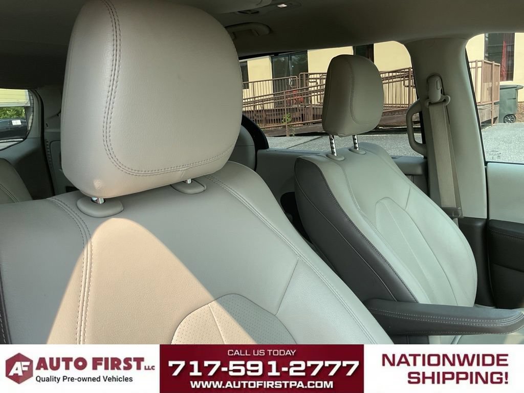Used 2018 Chrysler Pacifica Touring-L w/ Advanced Safetytec Group FWD image 20