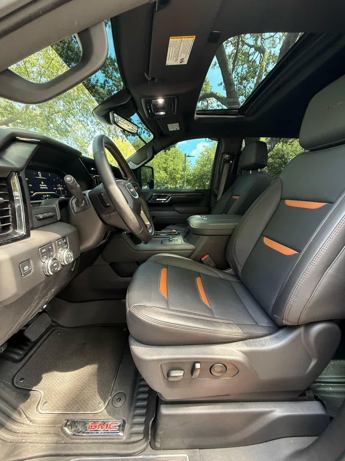 Used 2025 GMC Sierra 2500 AT4 w/ AT4 Premium Plus Package AWD/4WD image 11