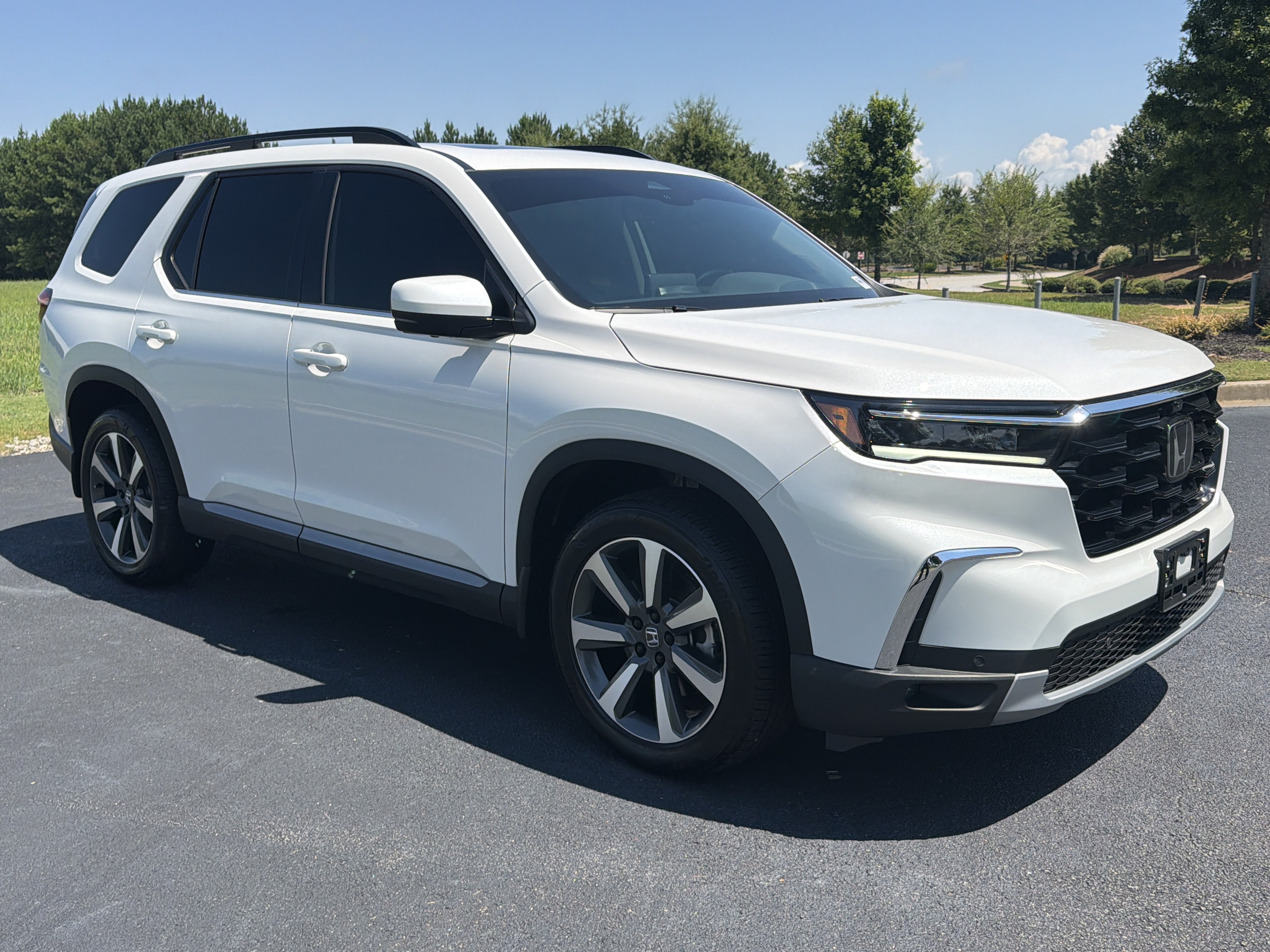 Used 2025 Honda Pilot Elite image 2