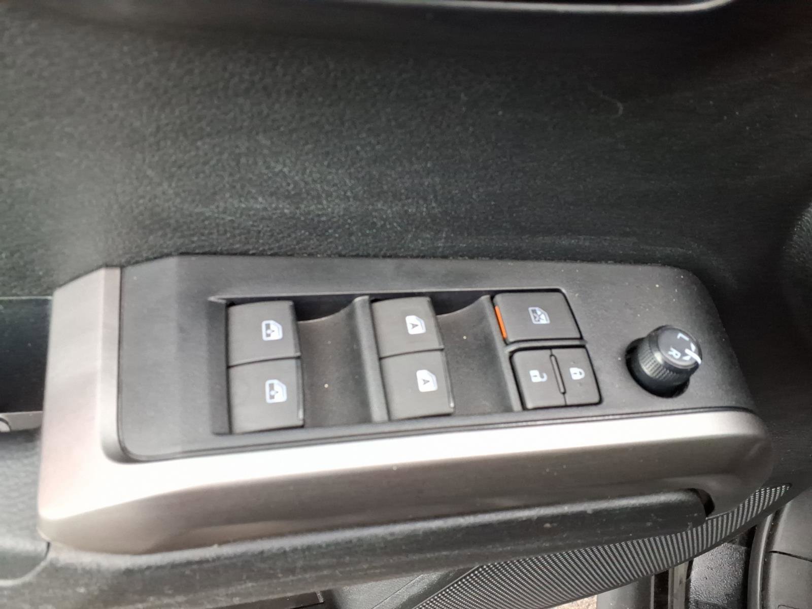 Certified 2023 Toyota Tacoma SR5 AWD/4WD image 11