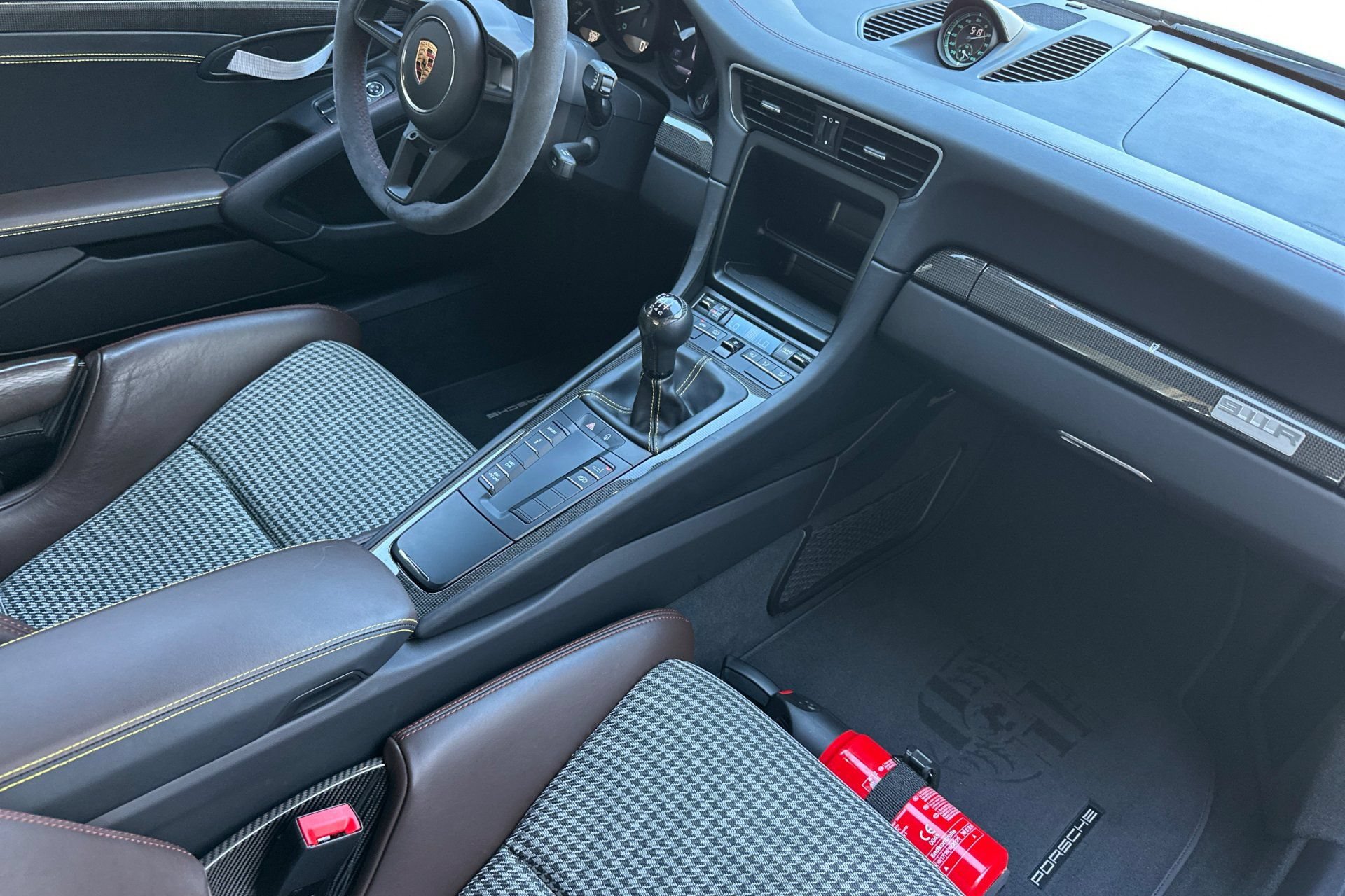 Certified 2016 Porsche 911 R RWD image 16