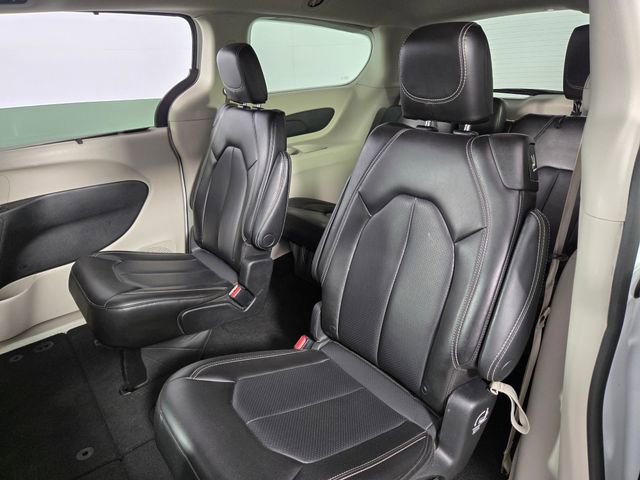 Used 2023 Chrysler Pacifica Touring-L FWD image 15