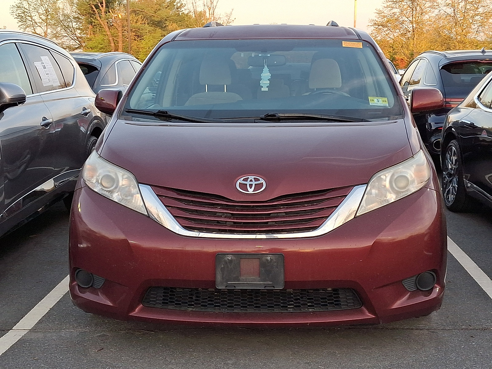 Used 2015 Toyota Sienna LE image 3