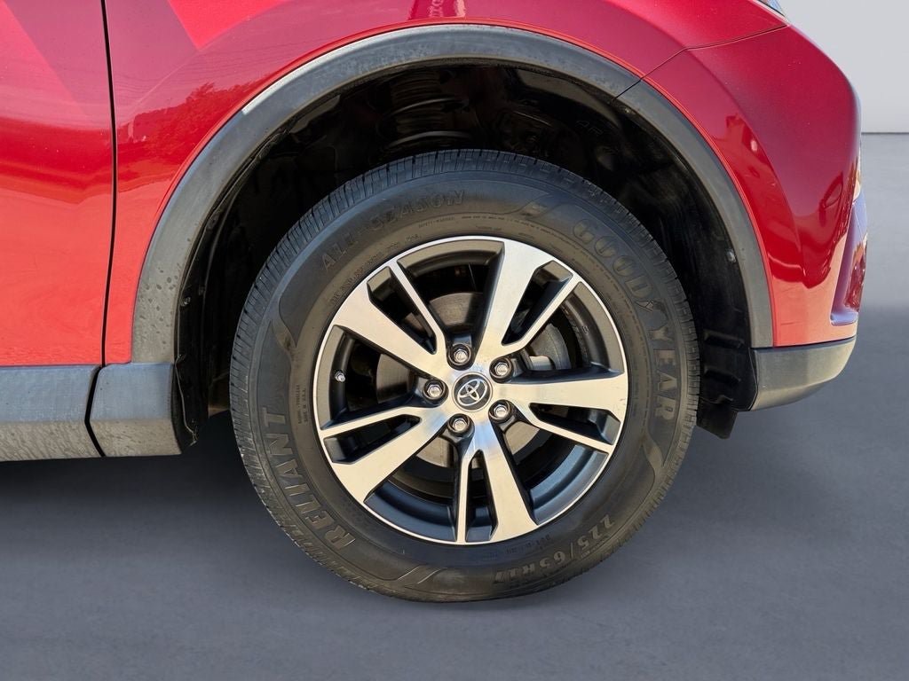 Used 2017 Toyota RAV4 XLE FWD image 9