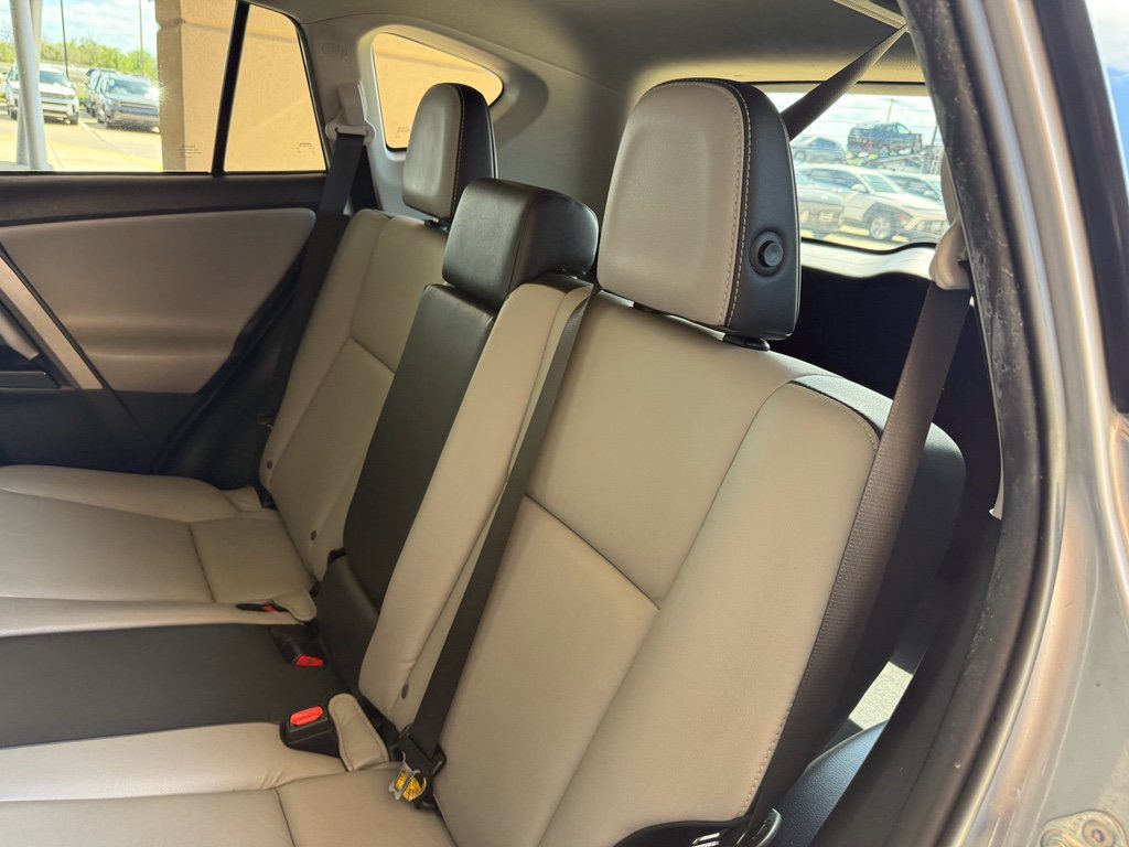 Used 2018 Toyota RAV4 Limited FWD image 29