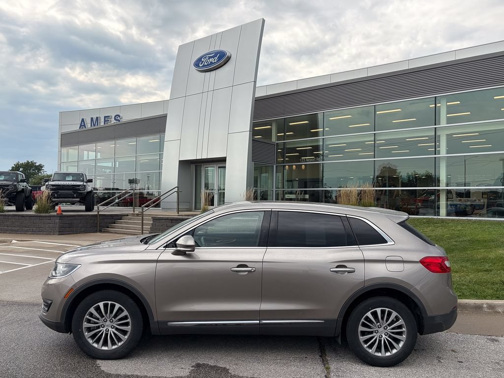 Used 2018 Lincoln MKX Select w/ Select Plus Package AWD/4WD image 3