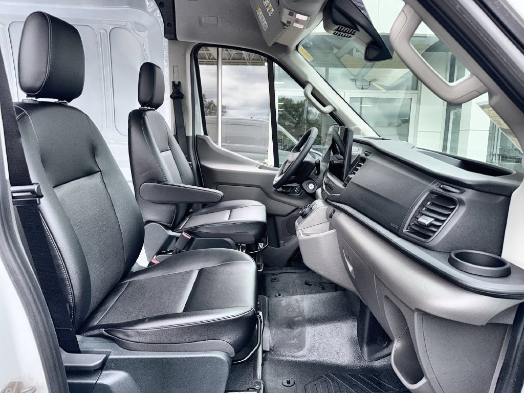 Used 2023 Ford E-Transit Medium Roof RWD image 28