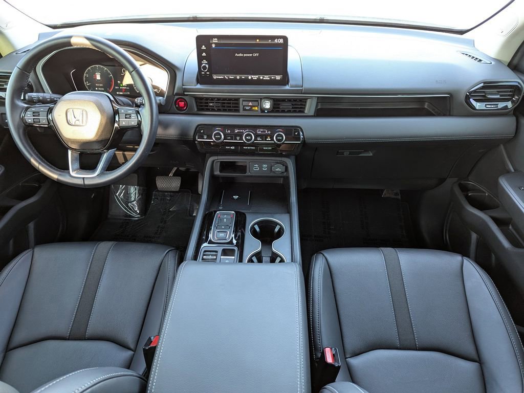 Used 2025 Honda Pilot Touring image 11