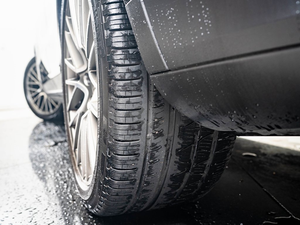 Used 2023 Porsche Cayenne Platinum Edition image 37