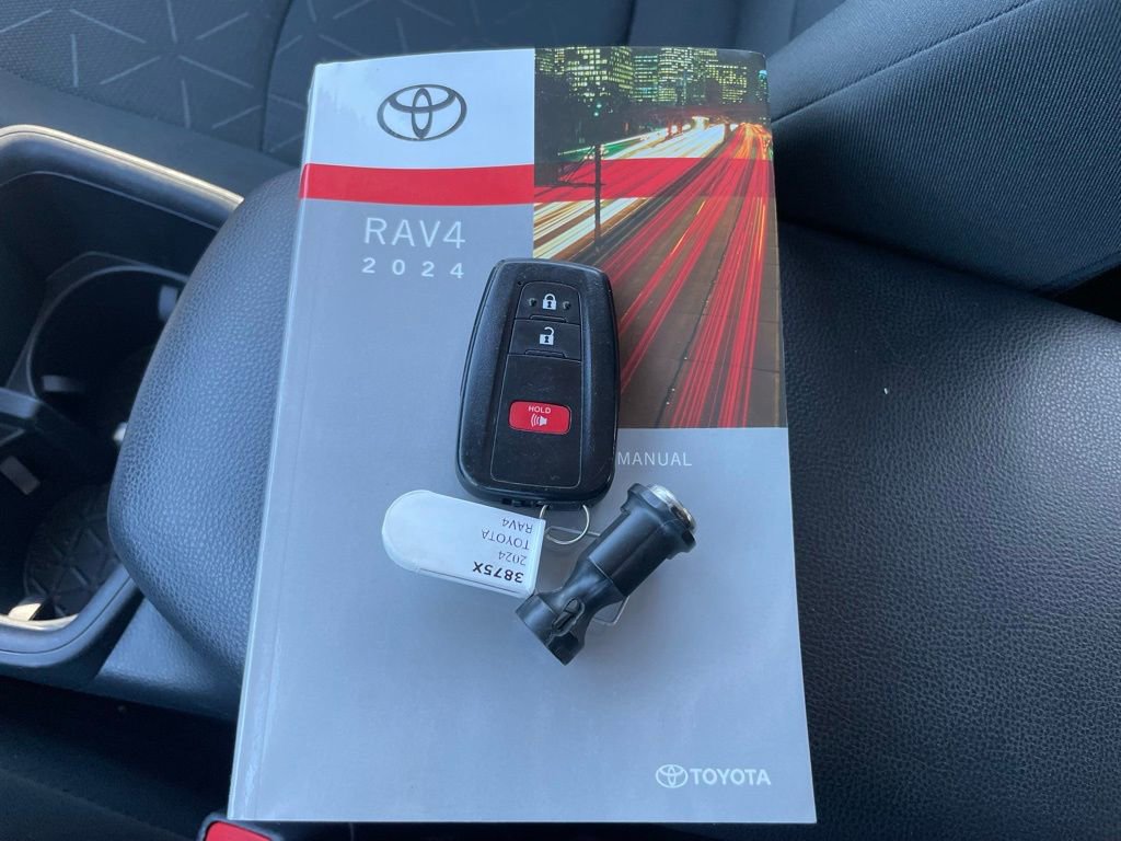 Used 2024 Toyota RAV4 XLE AWD/4WD image 42