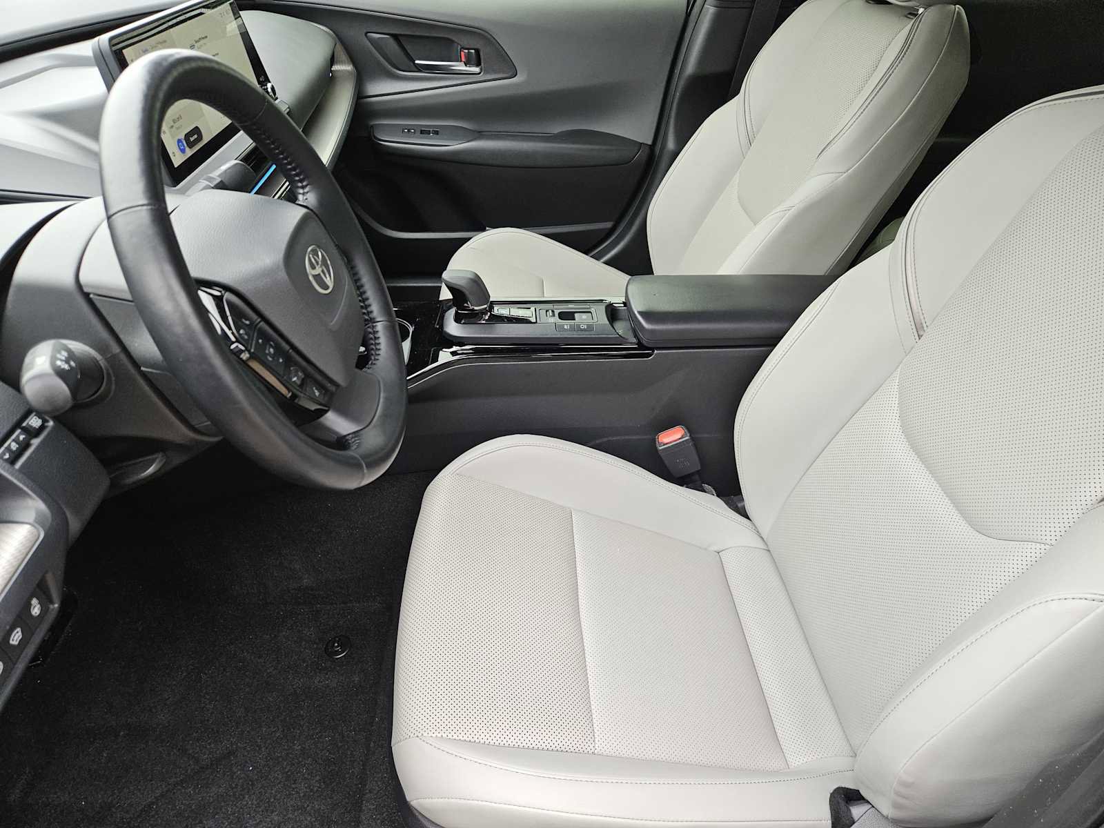 Used 2024 Toyota Prius XLE image 13