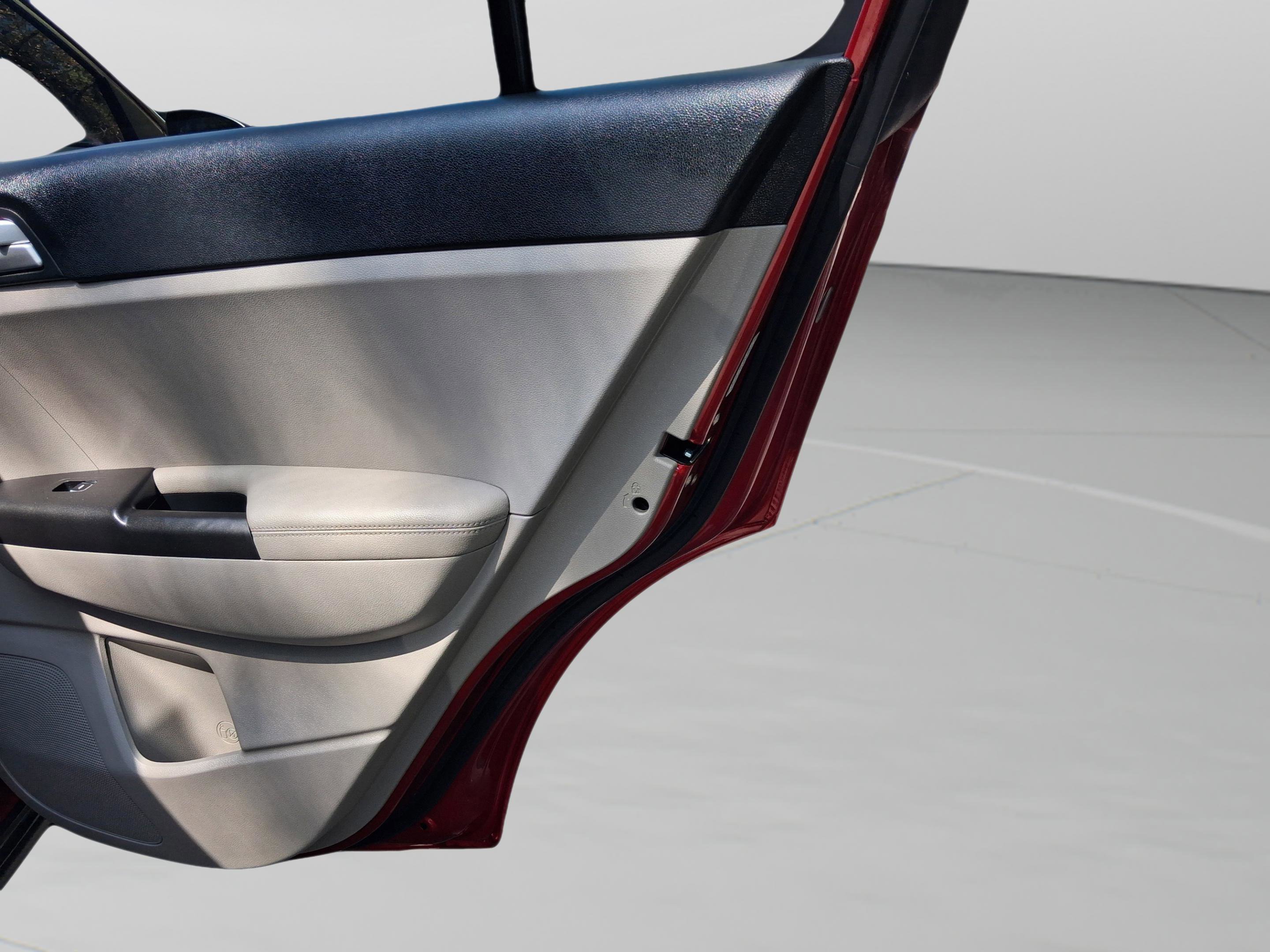 Used 2020 Kia Sportage LX image 31