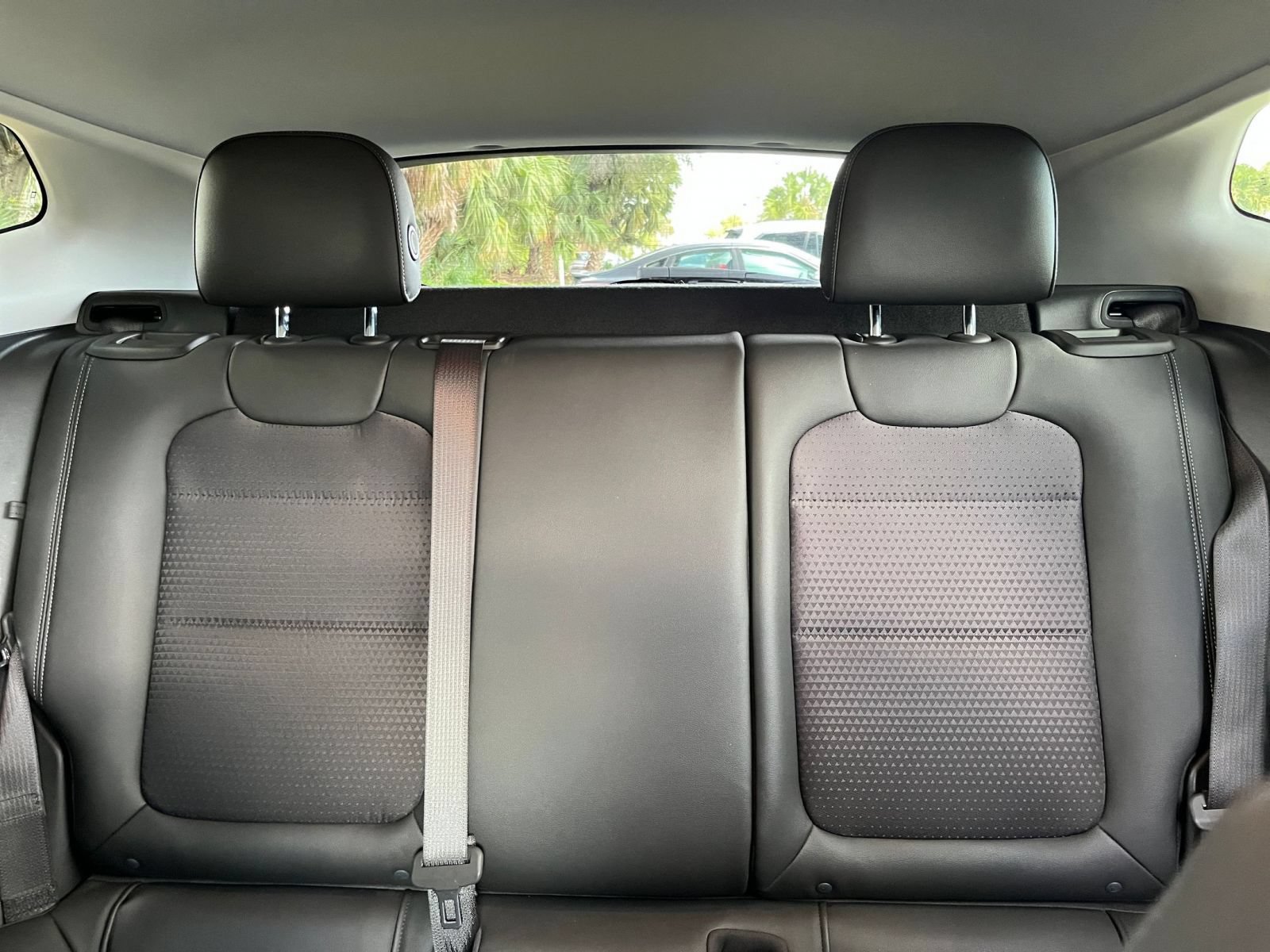 Used 2025 Chevrolet Trax LT w/ LT Convenience Package FWD image 35
