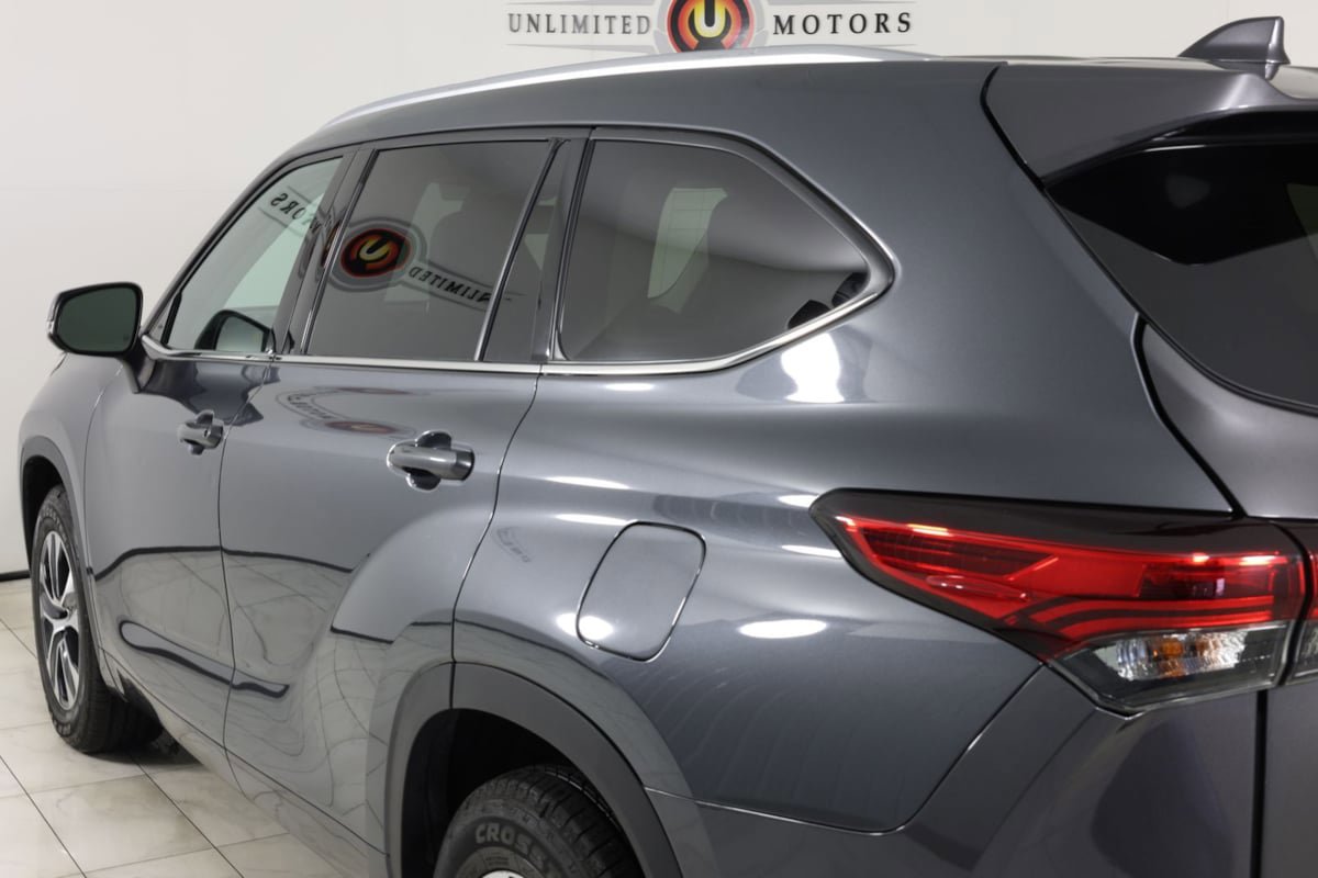 Used 2020 Toyota Highlander XLE FWD image 48