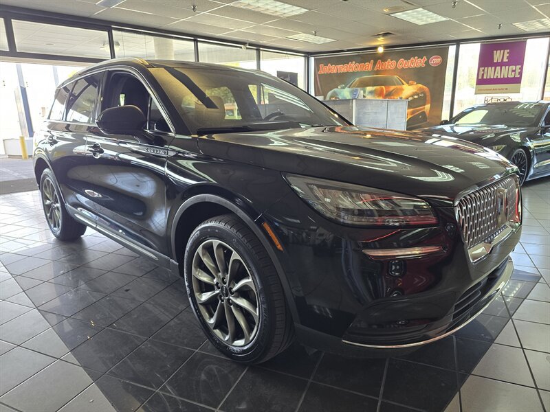 Used 2021 Lincoln Corsair AWD w/ Premium Package image 3