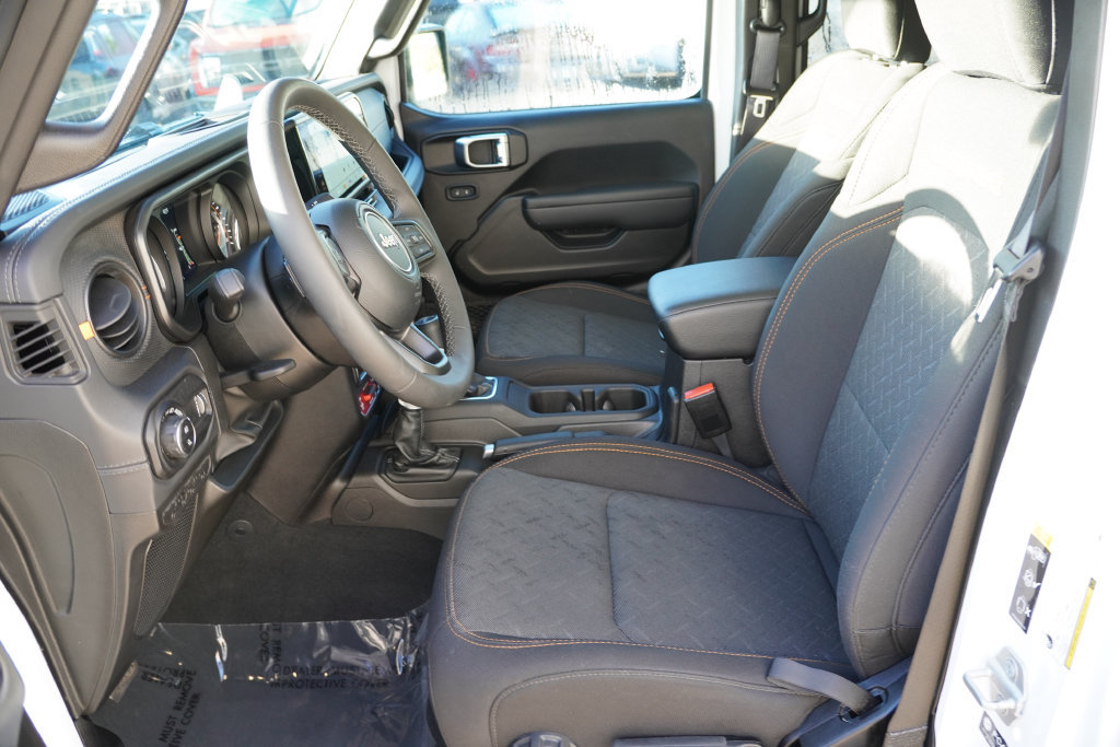Used 2026 Jeep Gladiator Mojave AWD/4WD image 15