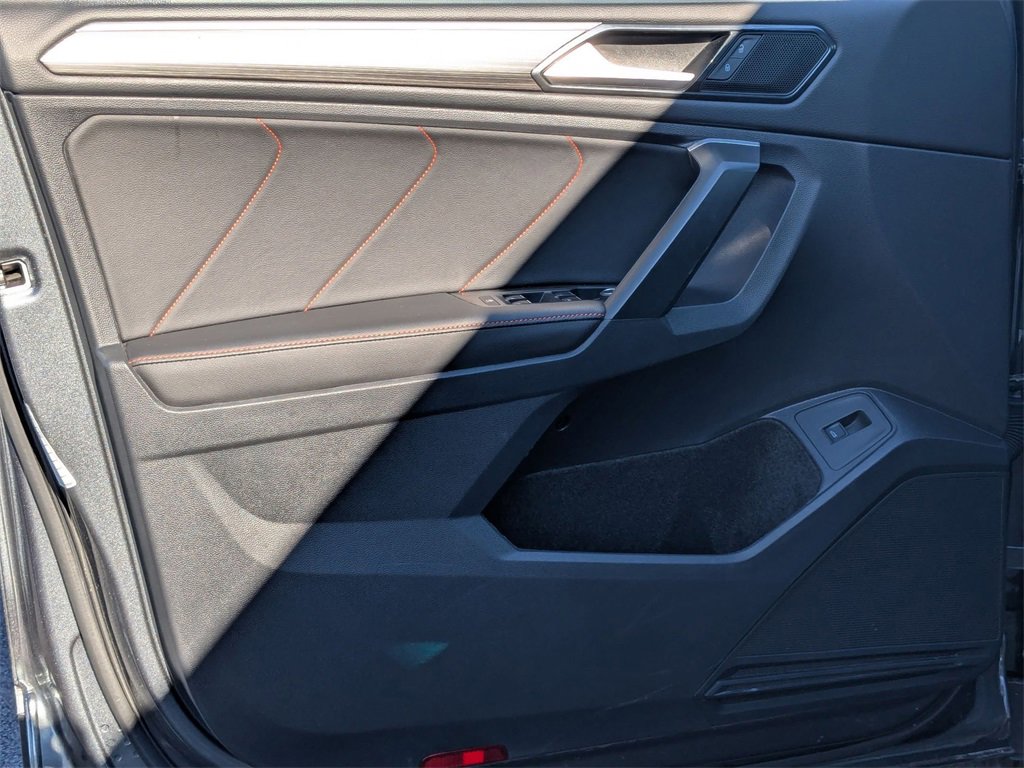 Used 2024 Volkswagen Tiguan SE image 13