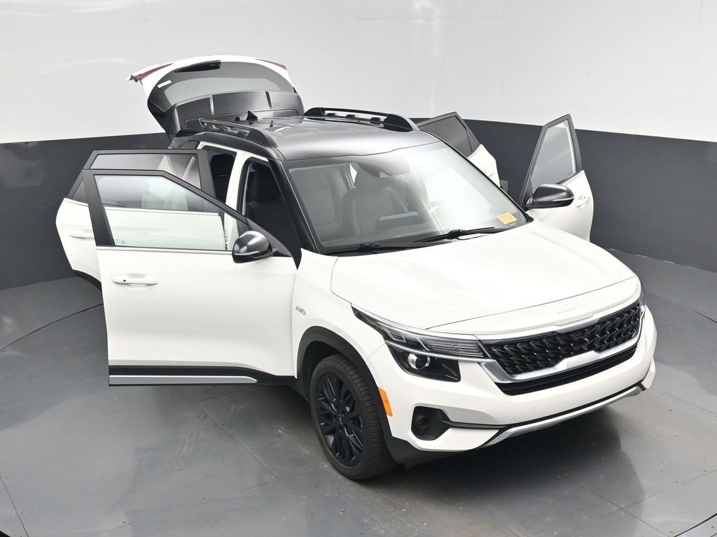 Used 2022 Kia Seltos Nightfall Edition image 27