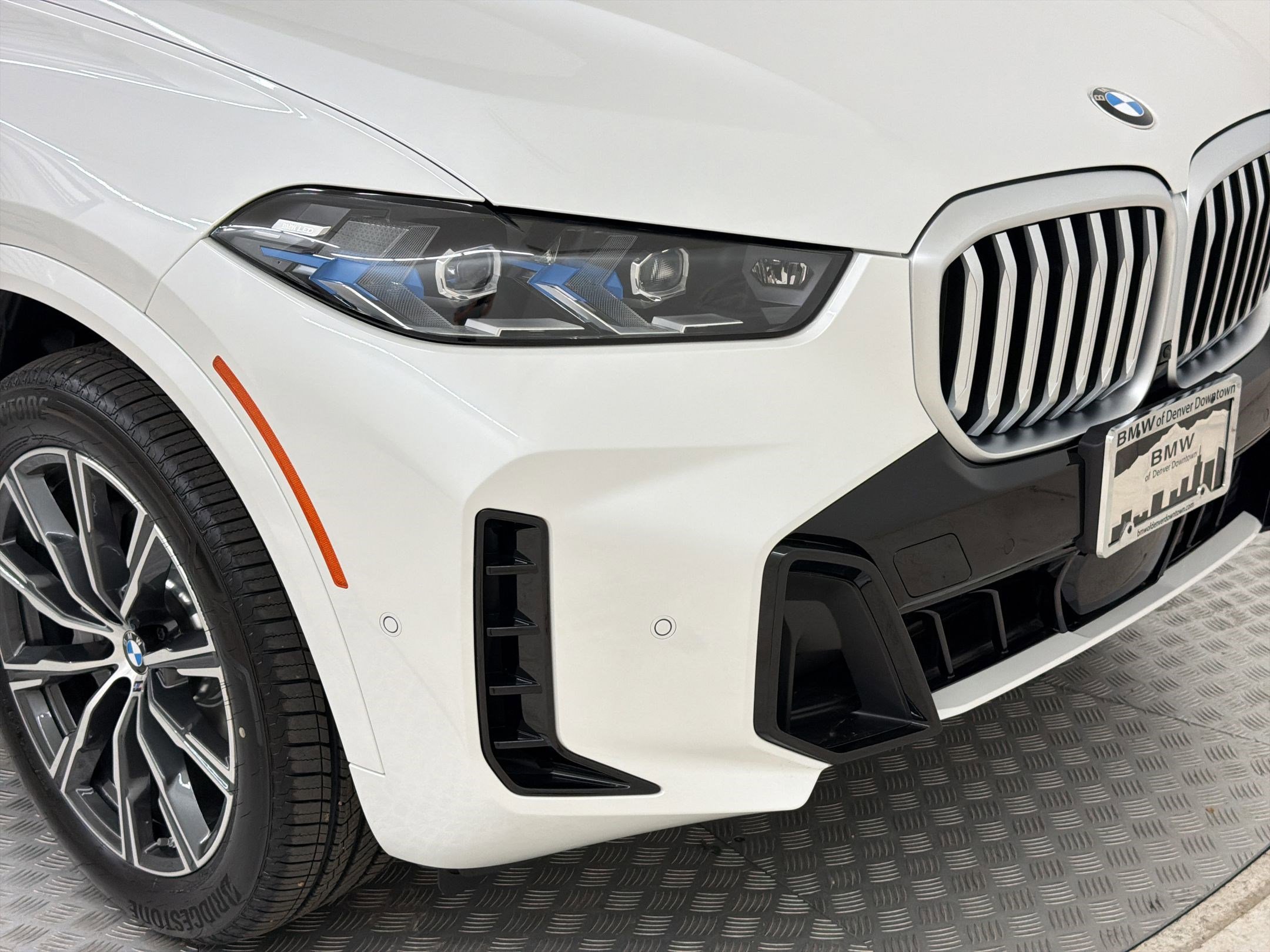 New 2026 BMW X5 xDrive40i w/ M Sport Package AWD/4WD image 11