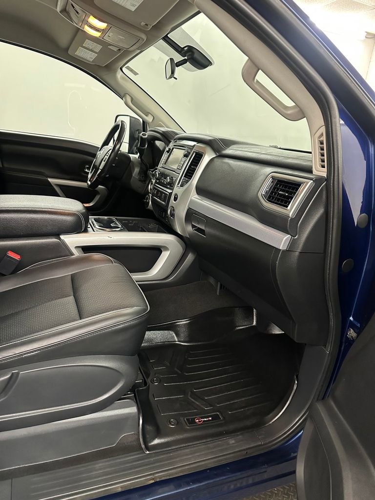 Used 2018 Nissan Titan S AWD/4WD image 38