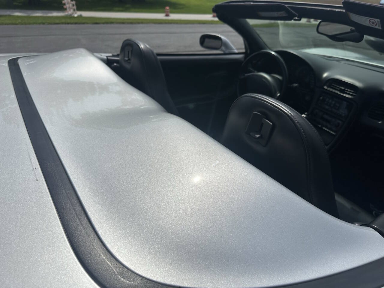 Used 2001 Chevrolet Corvette Convertible w/ Preferred Equipment Group2 RWD image 21