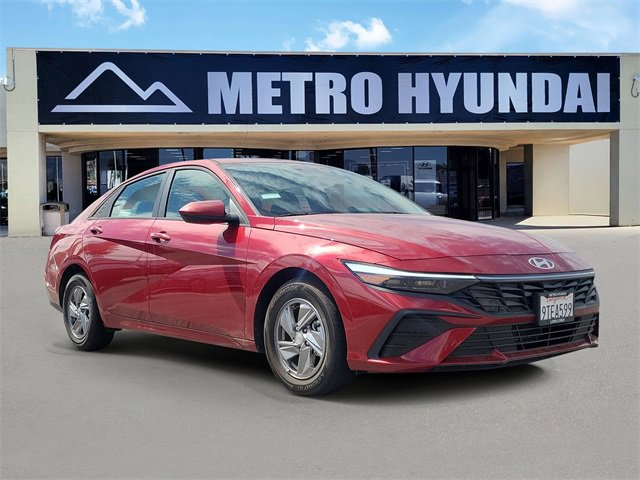 Certified 2025 Hyundai Elantra SE image 1