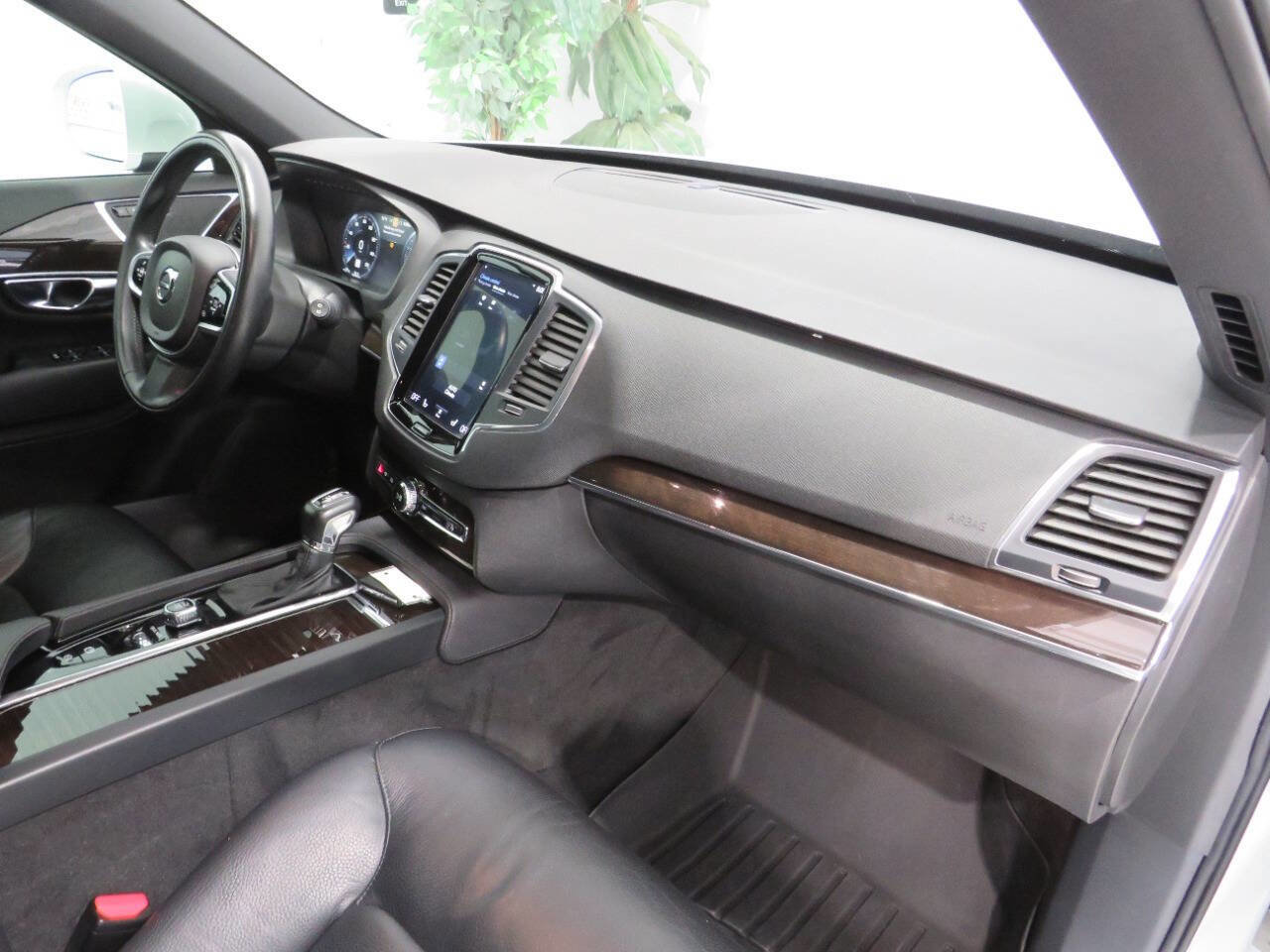 Used 2019 Volvo XC90 T6 Momentum w/ Protection Package Premier image 10