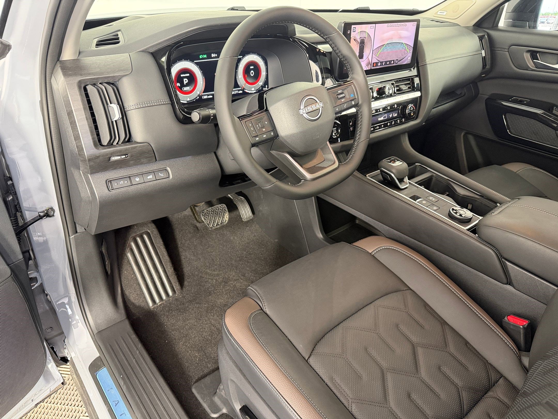 Used 2026 Nissan Pathfinder Platinum w/ Cargo Package AWD/4WD image 4