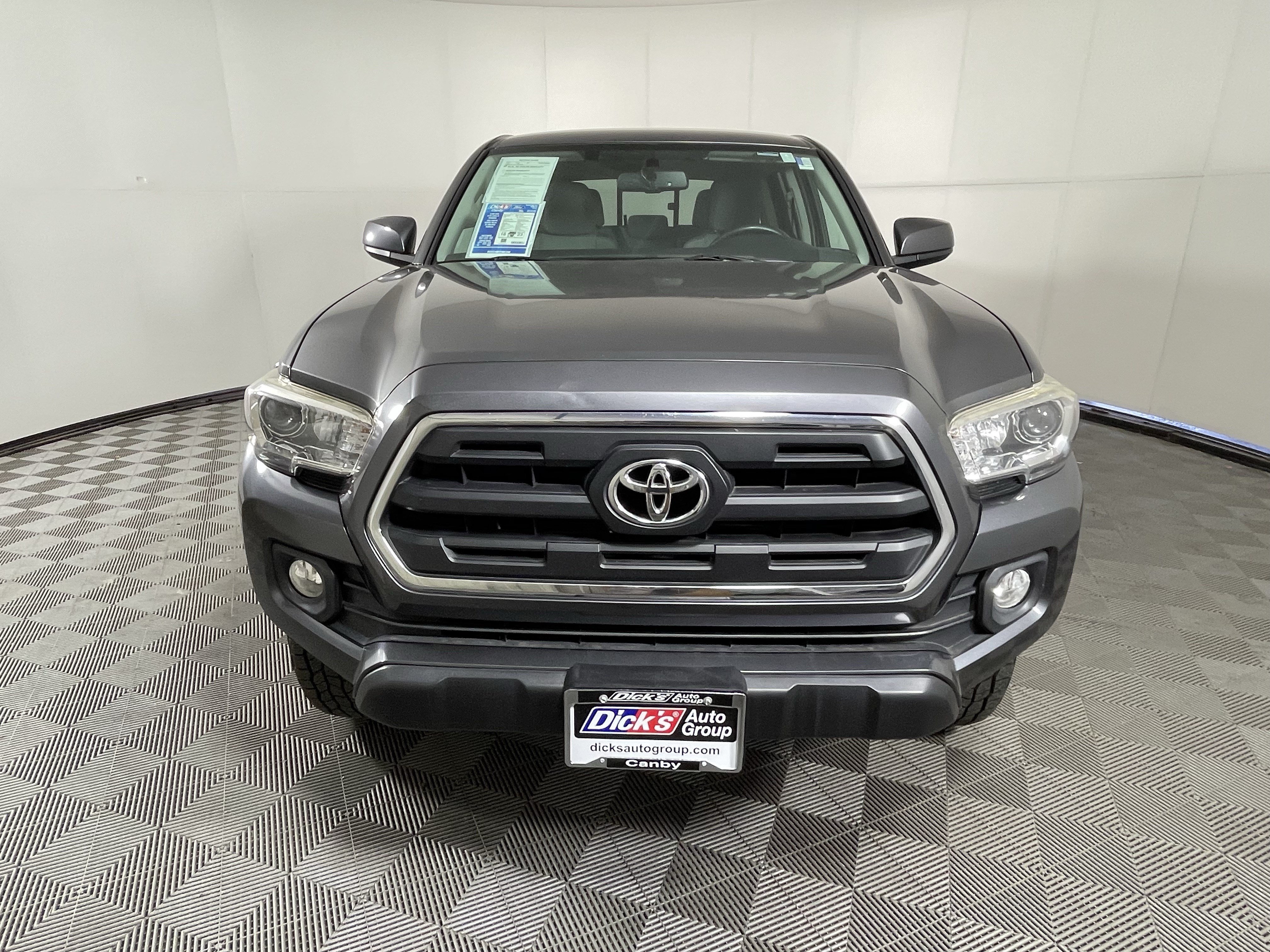 Used 2017 Toyota Tacoma SR5 w/ Tow Package AWD/4WD image 8