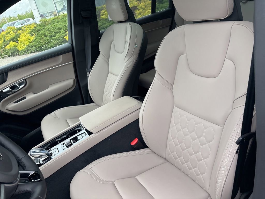 Certified 2026 Volvo XC90 B6 Plus AWD/4WD image 18