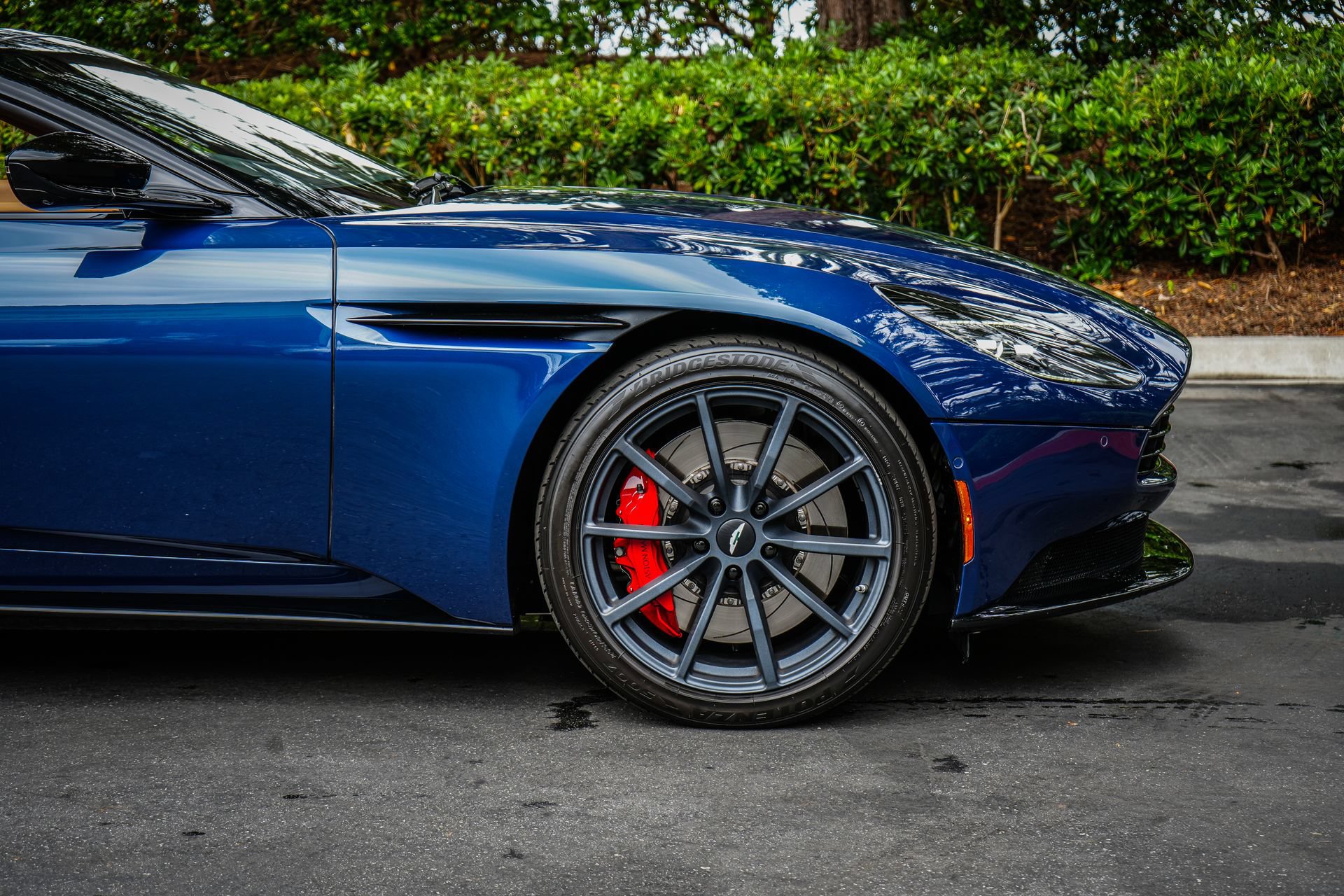 Used 2023 Aston Martin DB11 Volante RWD image 28