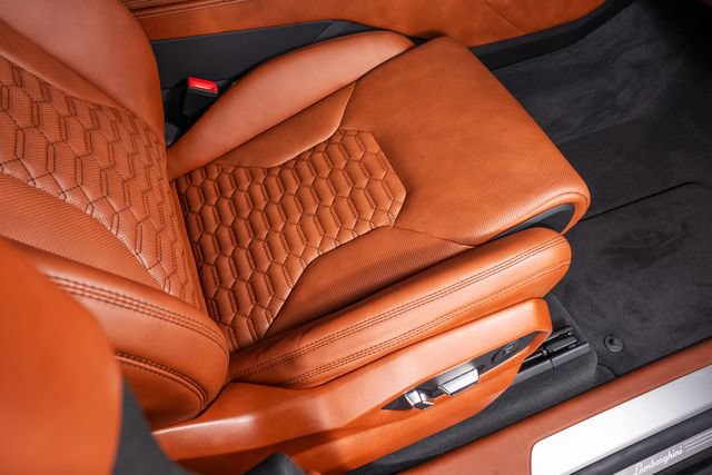 Used 2022 Lamborghini Urus AWD/4WD image 62