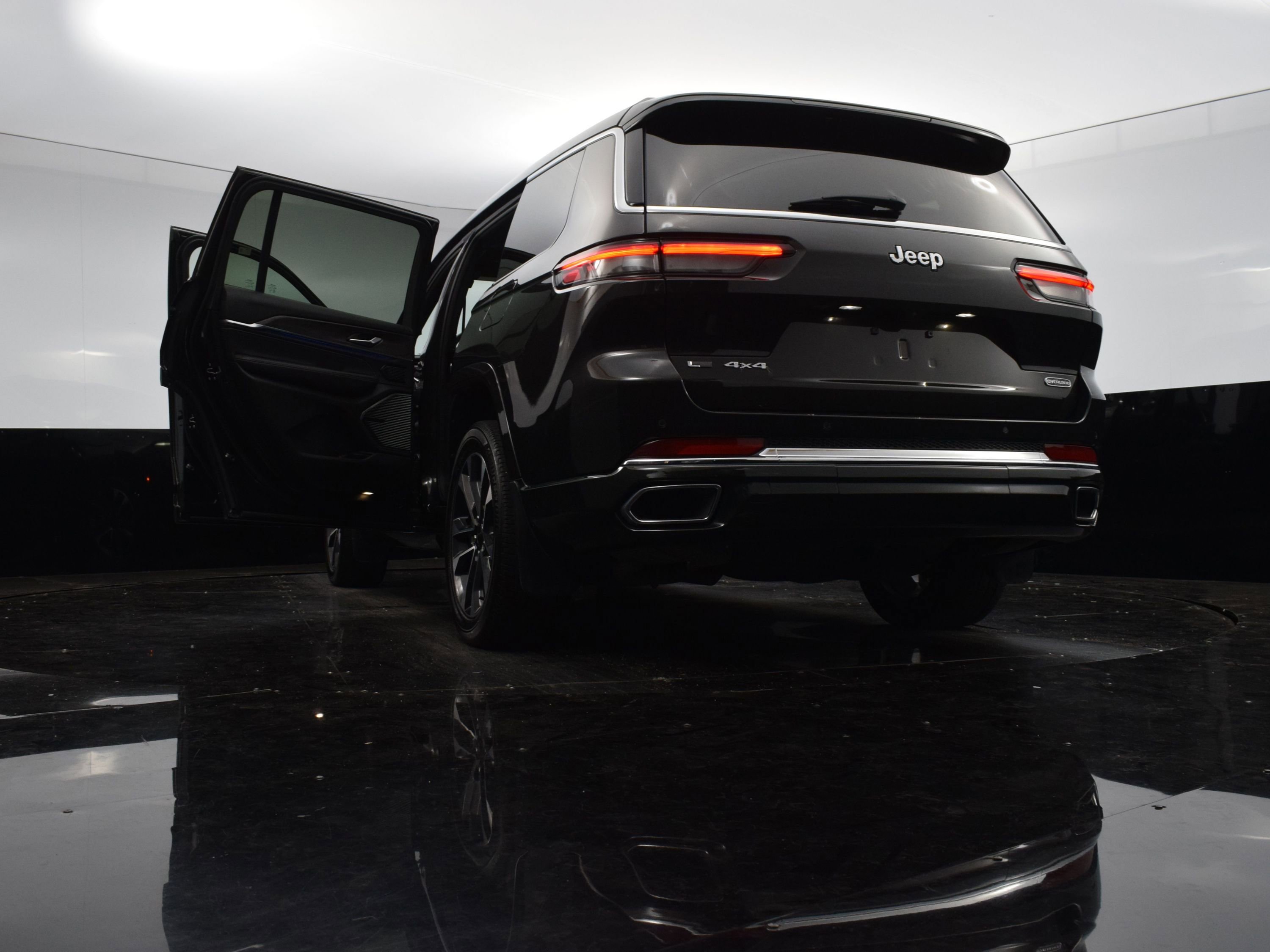 Used 2023 Jeep Grand Cherokee L Overland w/ Rear Seat Video Group I image 39