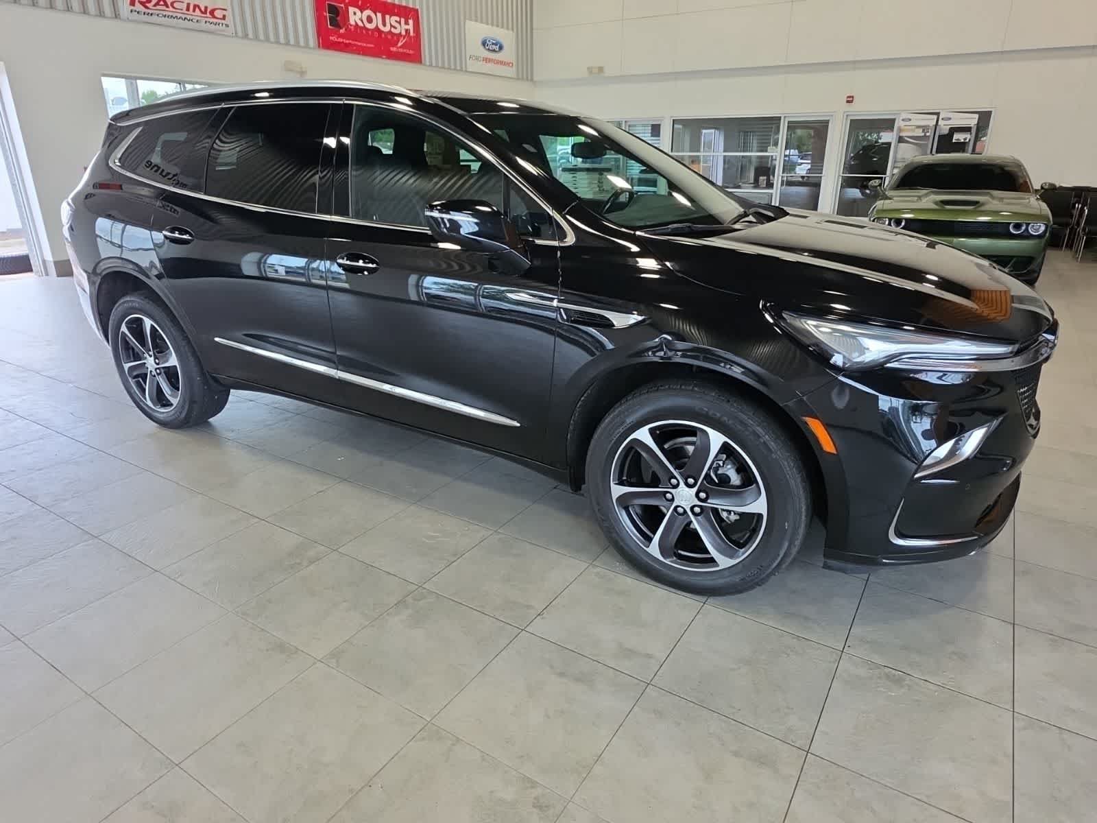 Used 2022 Buick Enclave Essence w/ Sport Touring Edition FWD image 6