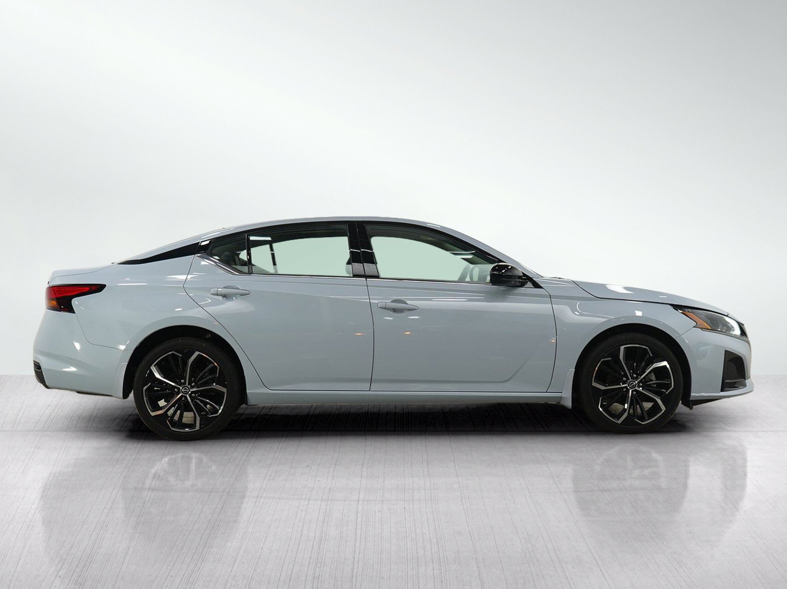 Used 2023 Nissan Altima 2.5 SR AWD/4WD image 6