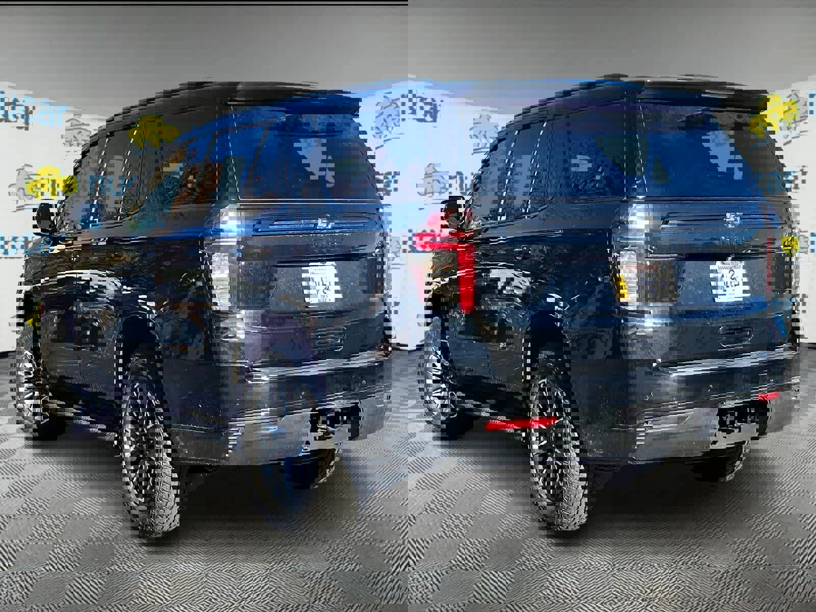 Used 2024 Chevrolet Tahoe Z71 w/ Luxury Package image 4