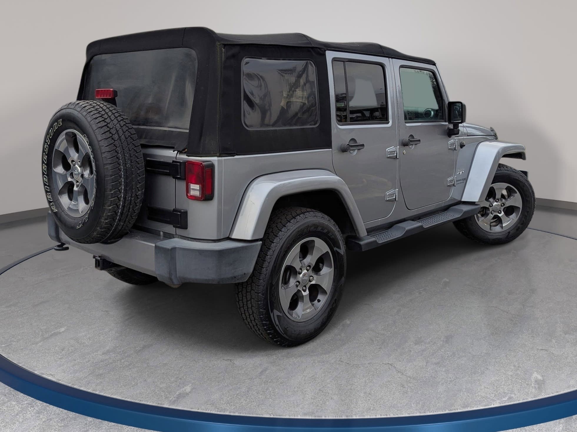 Used 2018 Jeep Wrangler Unlimited Sahara w/ Connectivity Group AWD/4WD image 5