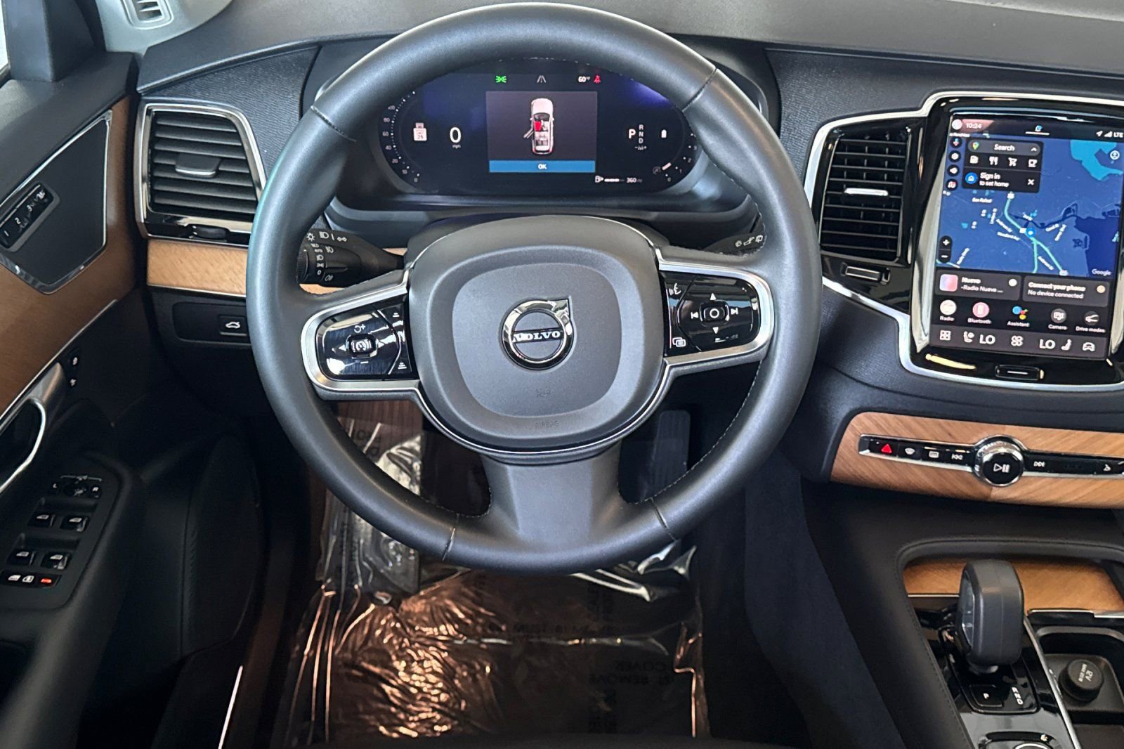 Certified 2024 Volvo XC90 B6 Plus image 17