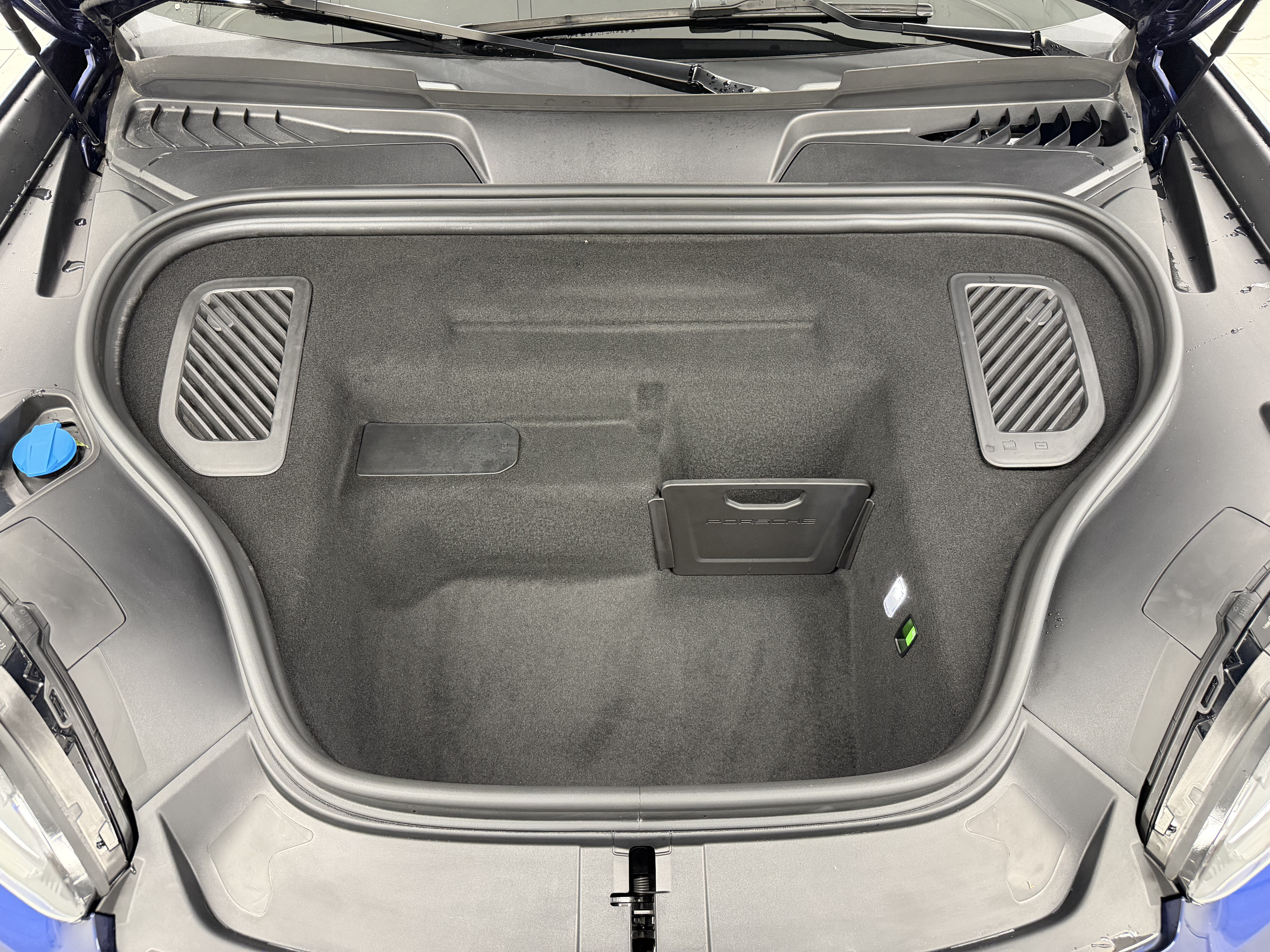 Certified 2025 Porsche Macan 4 Electric AWD/4WD image 64