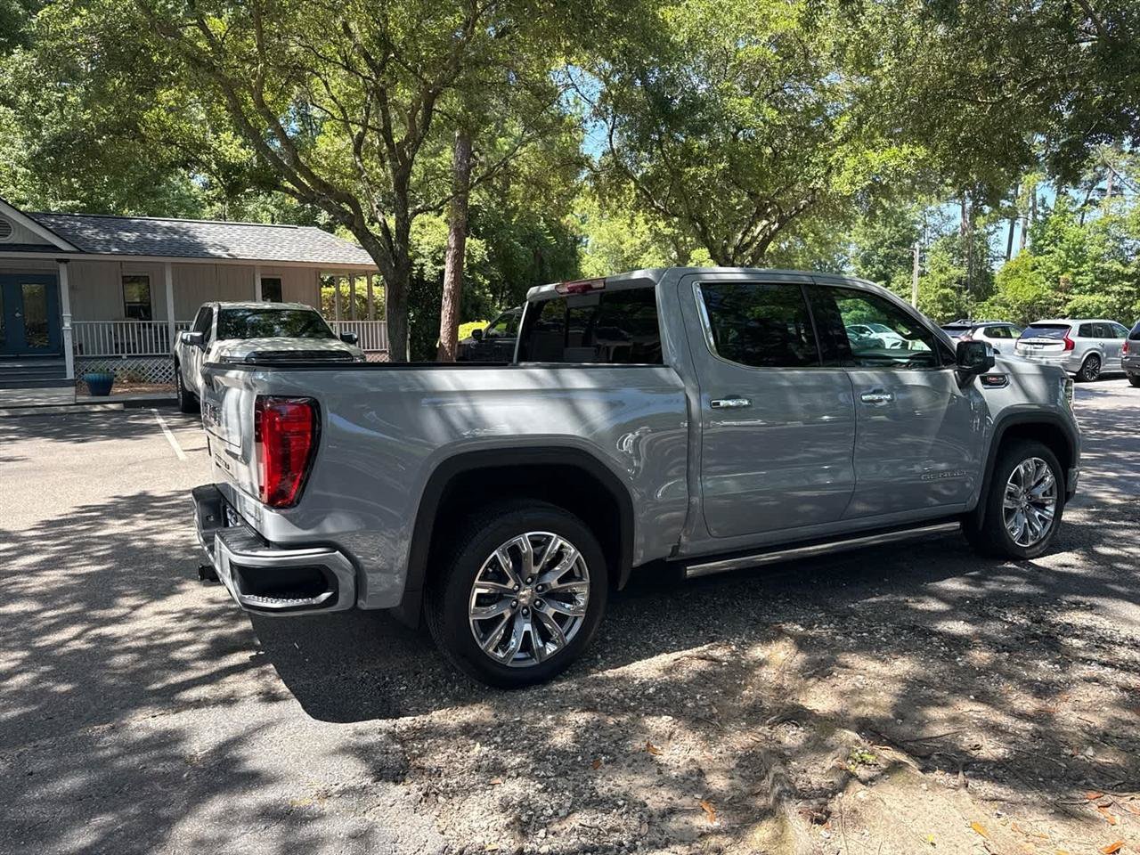 Used 2025 GMC Sierra 1500 Denali w/ Denali Reserve Package AWD/4WD image 5