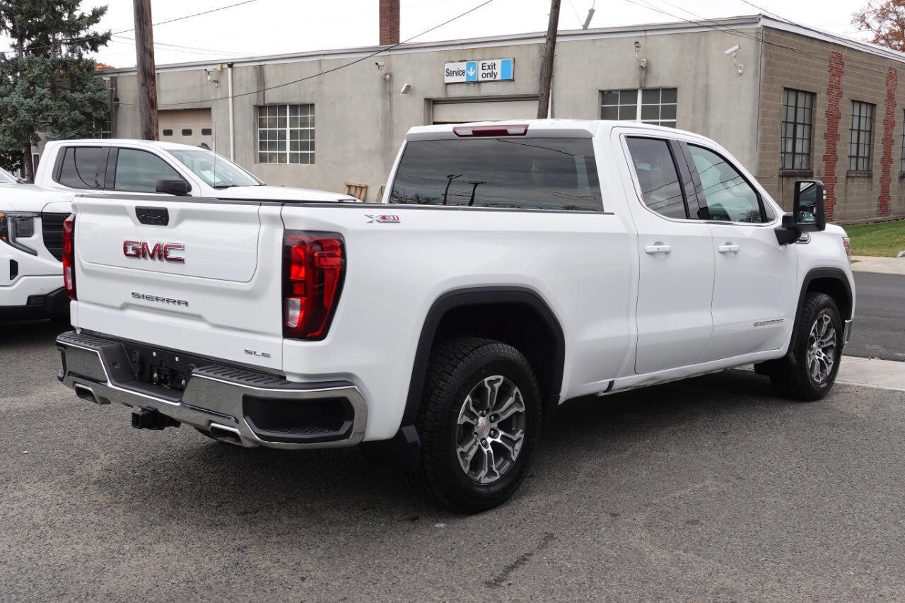 Used 2022 GMC Sierra 1500 SLE w/ X31 Off-Road Package AWD/4WD image 3