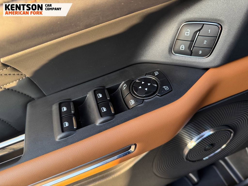 Used 2024 Ford Expedition Platinum image 23