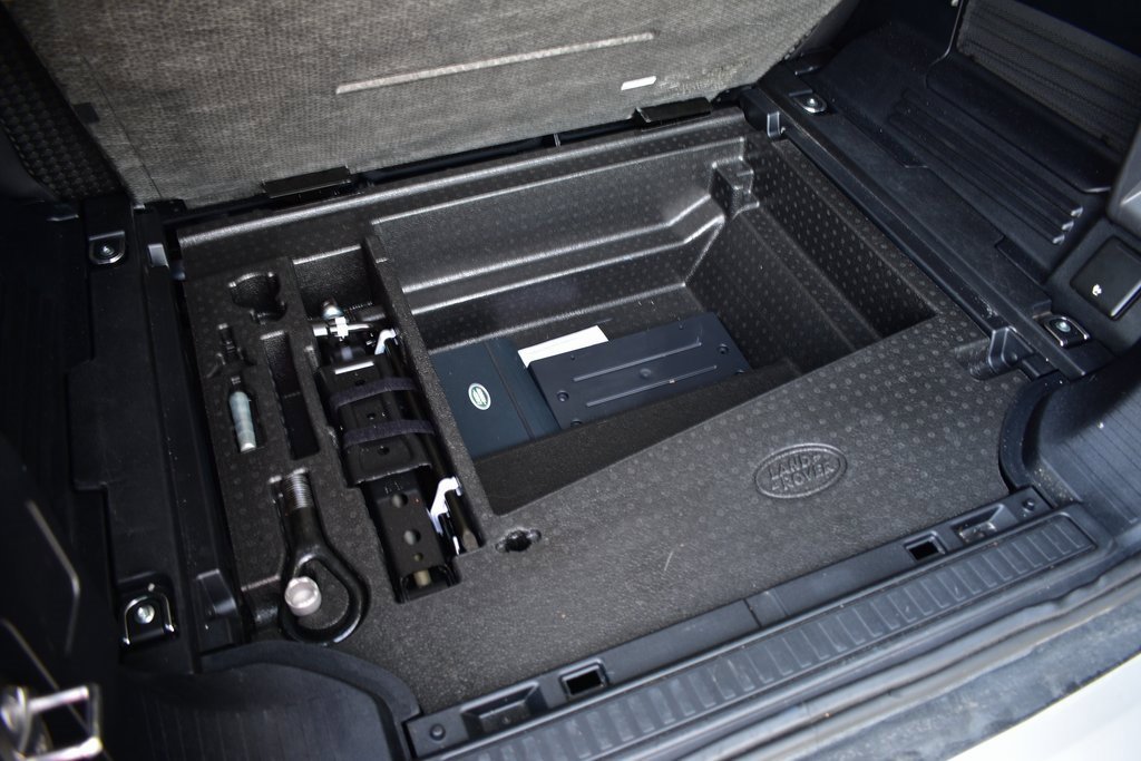 Used 2025 Land Rover Defender 110 S image 31